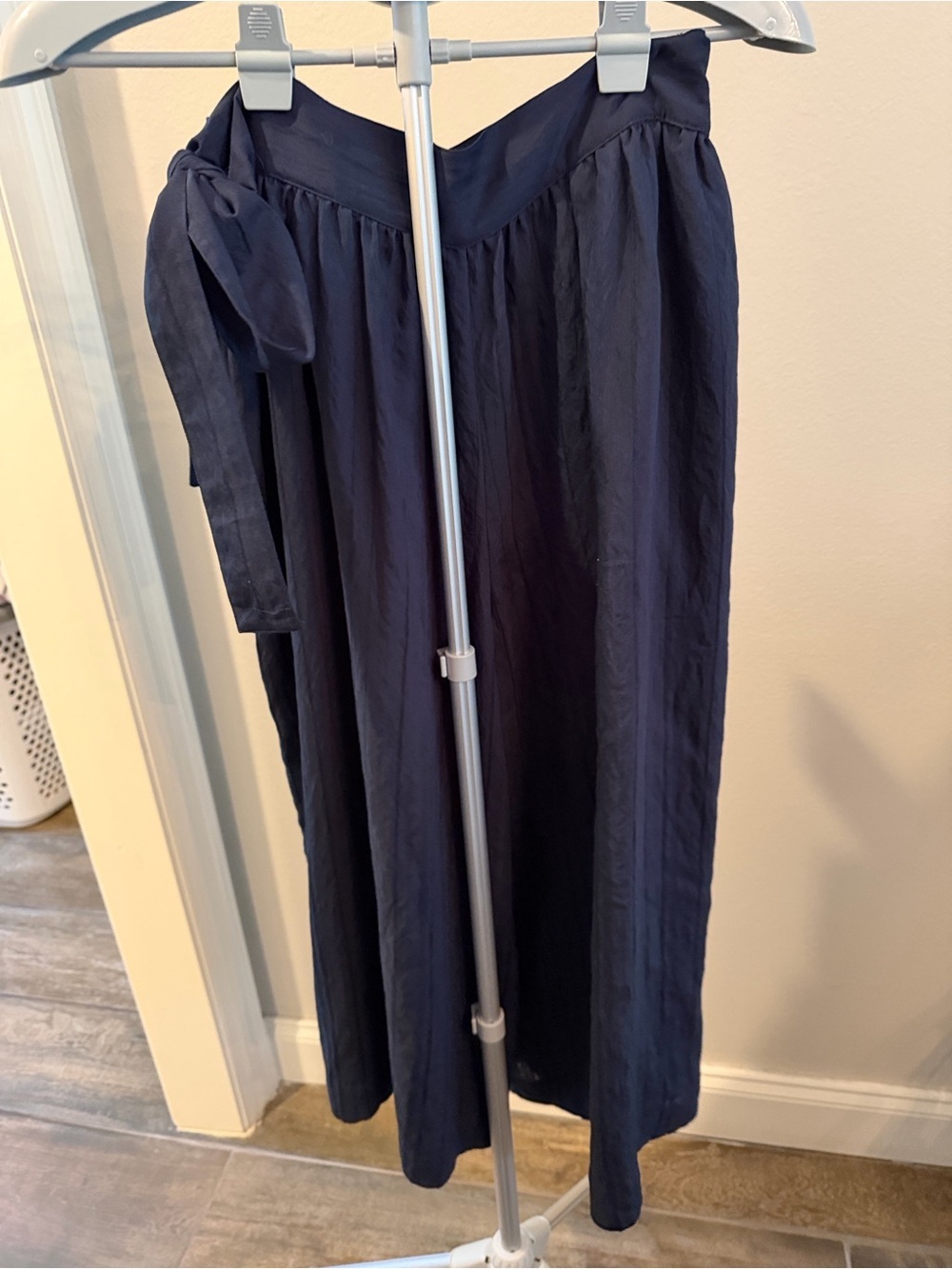 Vince Navy Wide-Leg Midi Pant with Tie Waist - Picture 9 of 16